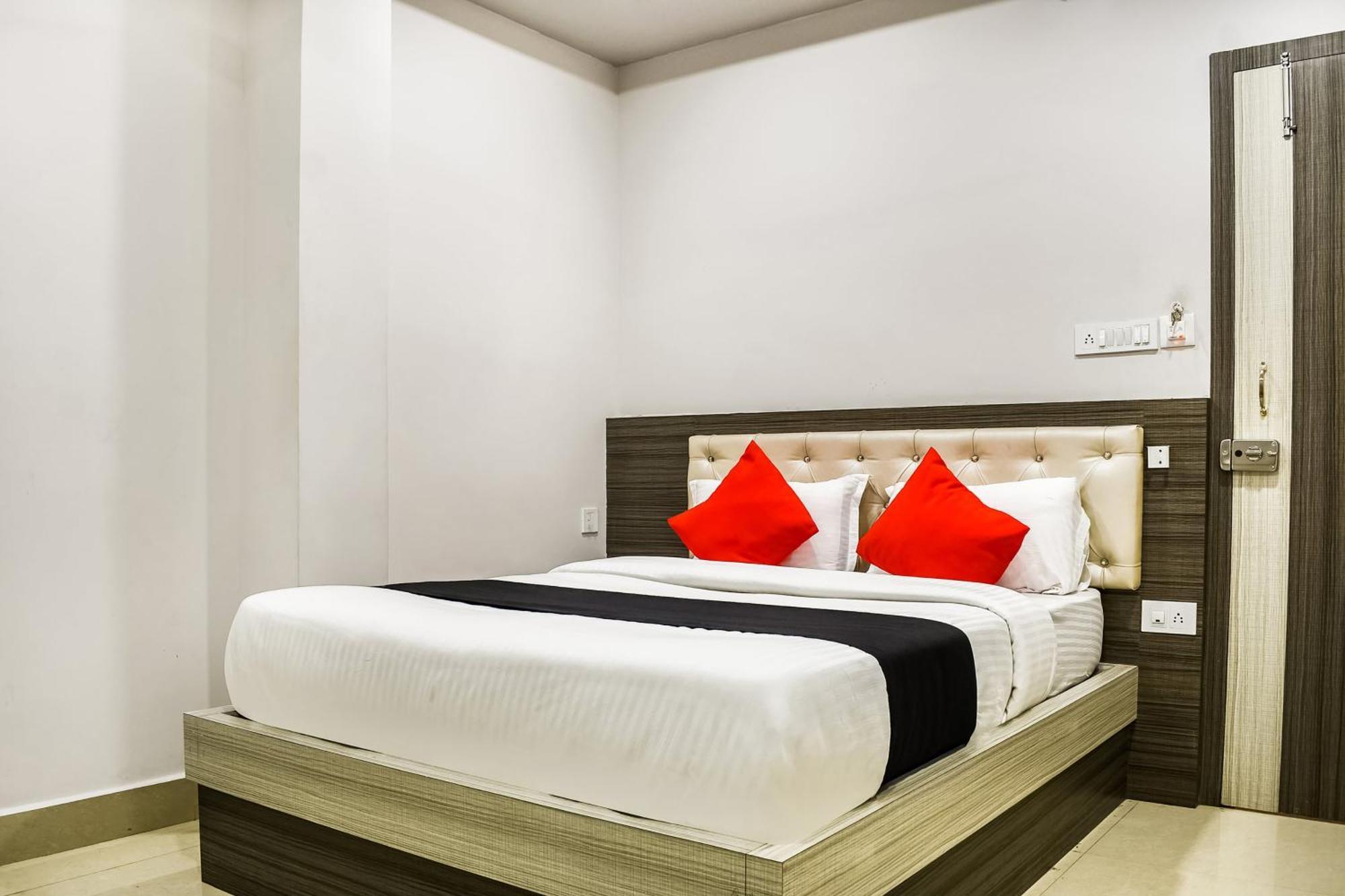 Hotel Capital O Jai Adisson Cuttack Exterior foto