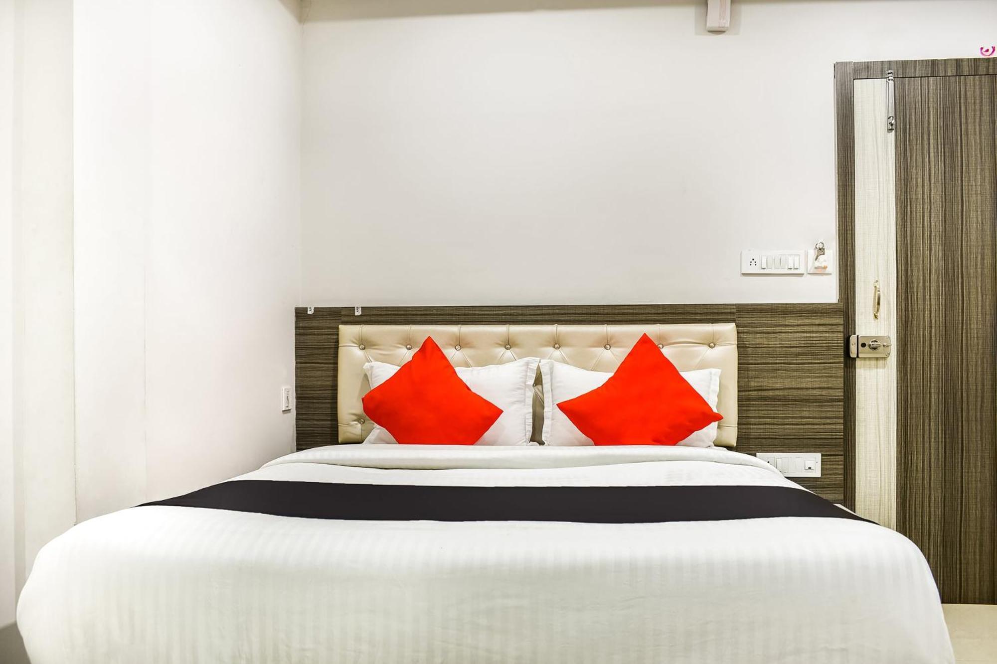 Hotel Capital O Jai Adisson Cuttack Exterior foto